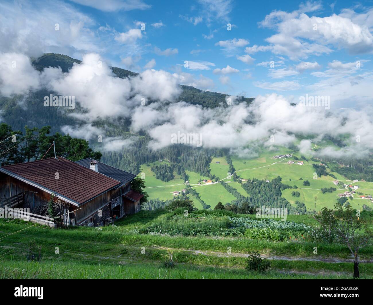 Cabane alpine d'été dans le Tyrol Banque D'Images