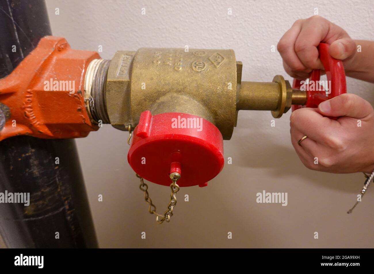 Seattle, WA USA - 6 septembre 2019 : une vanne d'arrêt d'eau dans un complexe d'appartements à Seattle, WA. Banque D'Images