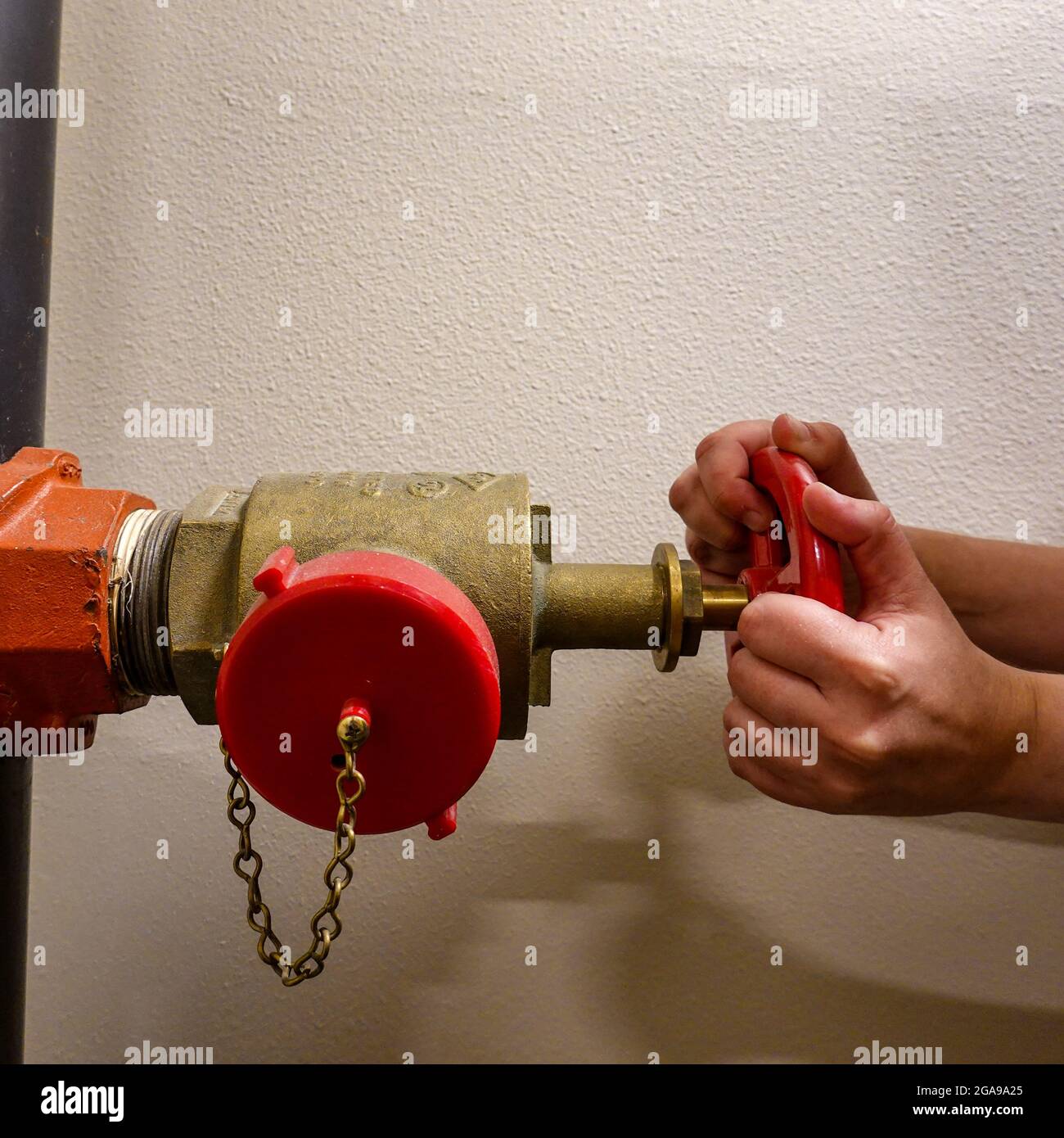 Seattle, WA USA - 6 septembre 2019 : une vanne d'arrêt d'eau dans un complexe d'appartements à Seattle, WA. Banque D'Images