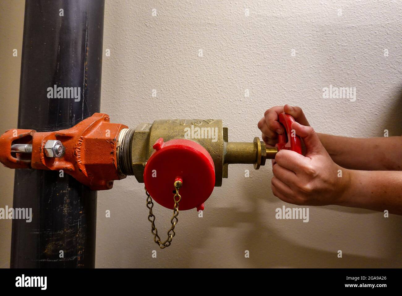 Seattle, WA USA - 6 septembre 2019 : une vanne d'arrêt d'eau dans un complexe d'appartements à Seattle, WA. Banque D'Images