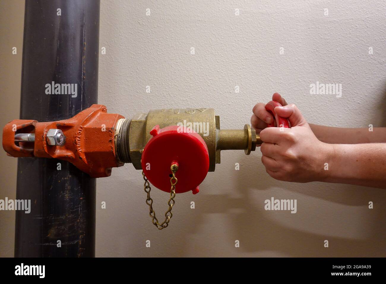 Seattle, WA USA - 6 septembre 2019 : une vanne d'arrêt d'eau dans un complexe d'appartements à Seattle, WA. Banque D'Images