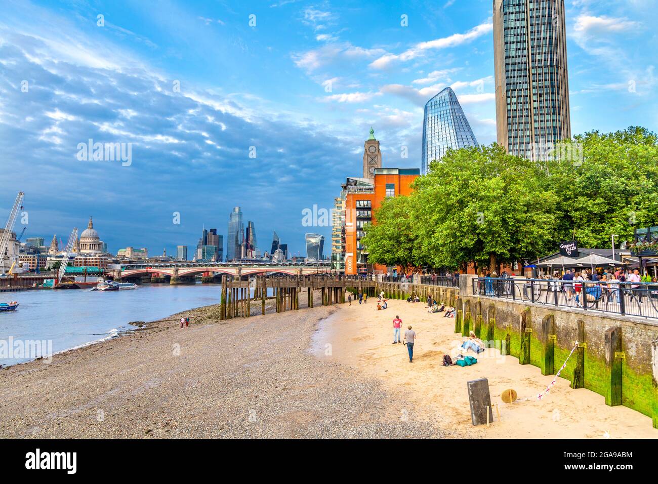 Plage de la Tamise le long de la Tamise et de Southbank, Londres, Royaume-Uni Banque D'Images
