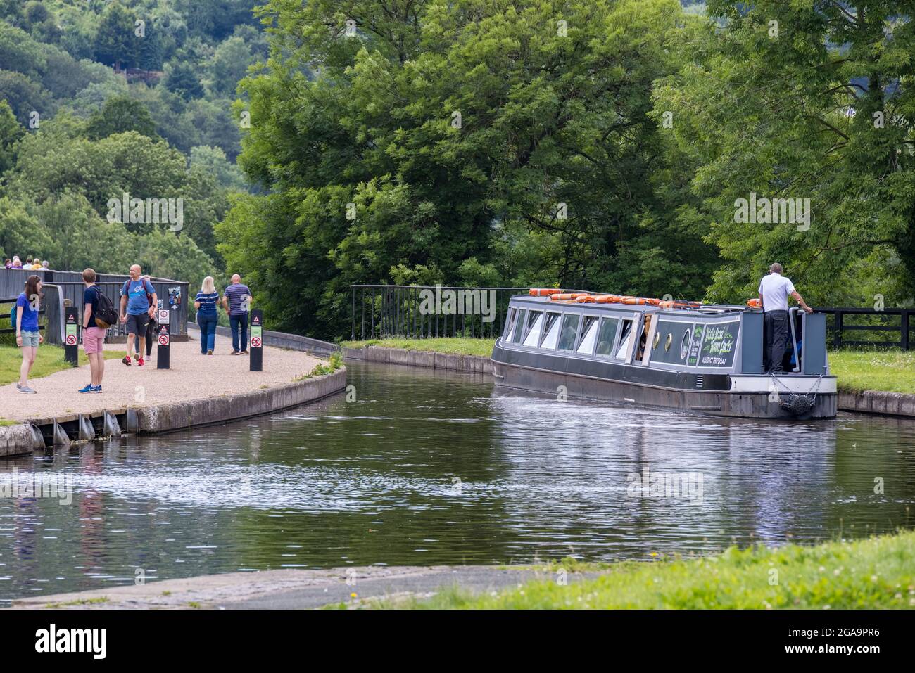 TREVOR, WREXHAM, PAYS DE GALLES - JUILLET 15 : vue sur le bassin de Trevor à Trevor, Wrexham, pays de Galles, Royaume-Uni le 15 juillet 2021. Personnes non identifiées Banque D'Images