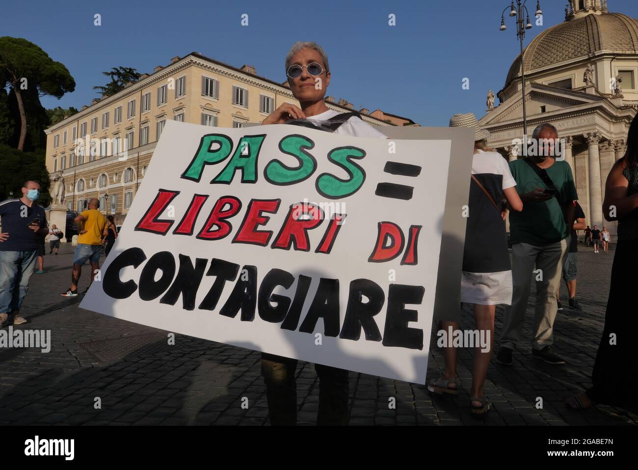 MANIFESTATION DE PROTESTATION PAR AUCUN PEUPLE VAX CONTRE LE PASSAGE SANITAIRE ET CONTRE LES VACCINS Banque D'Images