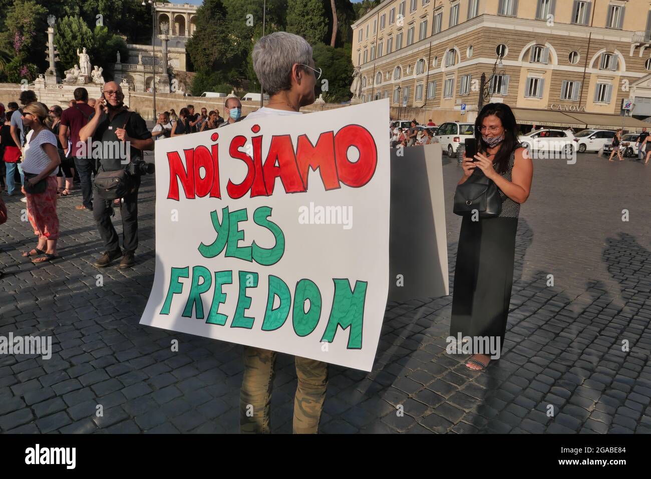 MANIFESTATION DE PROTESTATION PAR AUCUN PEUPLE VAX CONTRE LE PASSAGE SANITAIRE ET CONTRE LES VACCINS Banque D'Images
