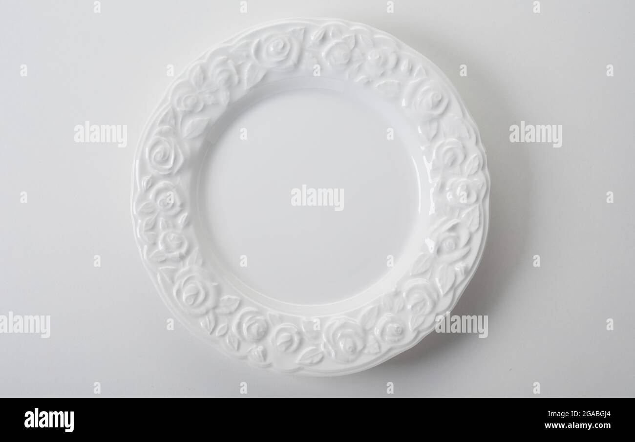 Assiette à motifs porcelaine Banque de photographies et d'images à haute  résolution - Alamy