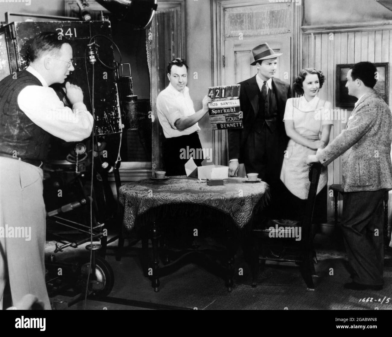 Internes ne peut pas prendre de l'argent année : 1937 USA Directeur : Alfred Santell Joel McCrea, Barbara Stanwyck, Alfred Santell photo de tournage Banque D'Images