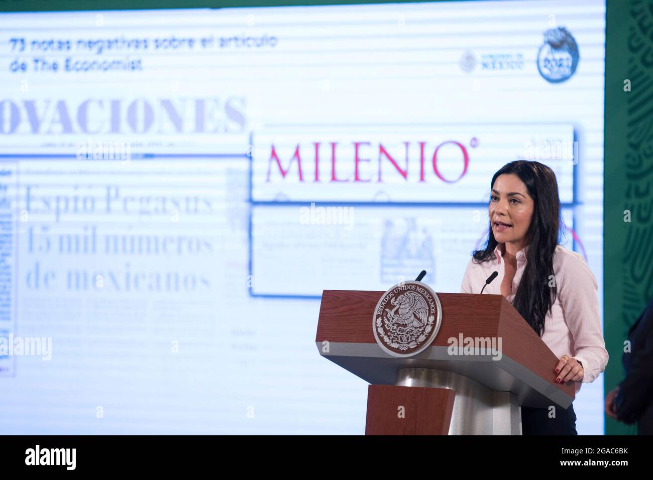 MEXICO, MEXIQUE - 28 JUILLET : Ana Elizabeth Garcia Vilchis, chargée de dénoncer les fausses nouvelles de la semaine, s'exprime lors de la conférence de presse quotidienne du président mexicain Lopez Obrador, au Palais national le 28 juillet 2021 à Mexico, au Mexique. Crédit : Julian Lopez/Eyepix Group/The photo Access Banque D'Images