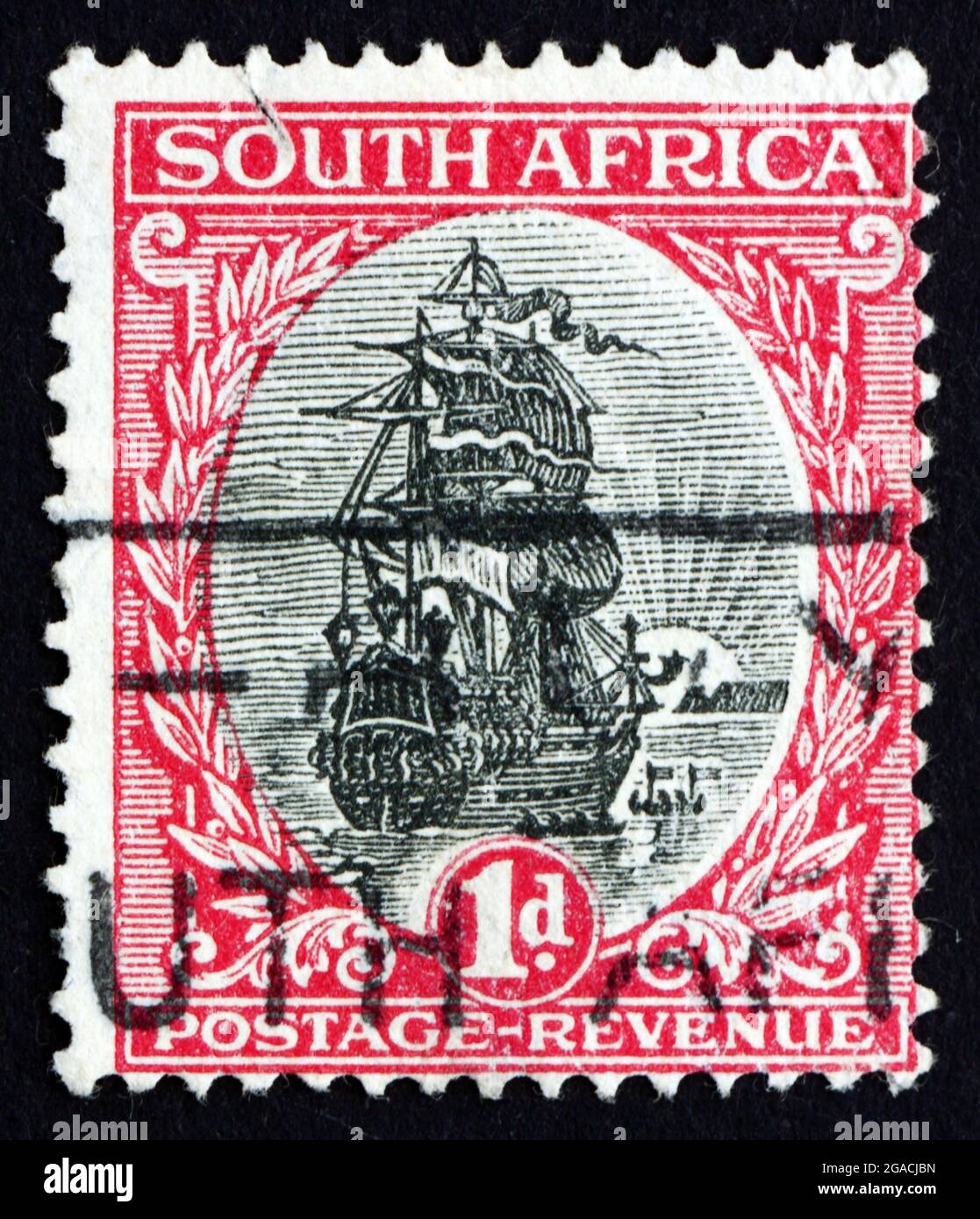 AFRIQUE DU SUD - VERS 1926 : un timbre imprimé en Afrique du Sud montre le navire de Jan van Riebeeck, Drommedaris, fondateur du Cap, vers 1926 Banque D'Images