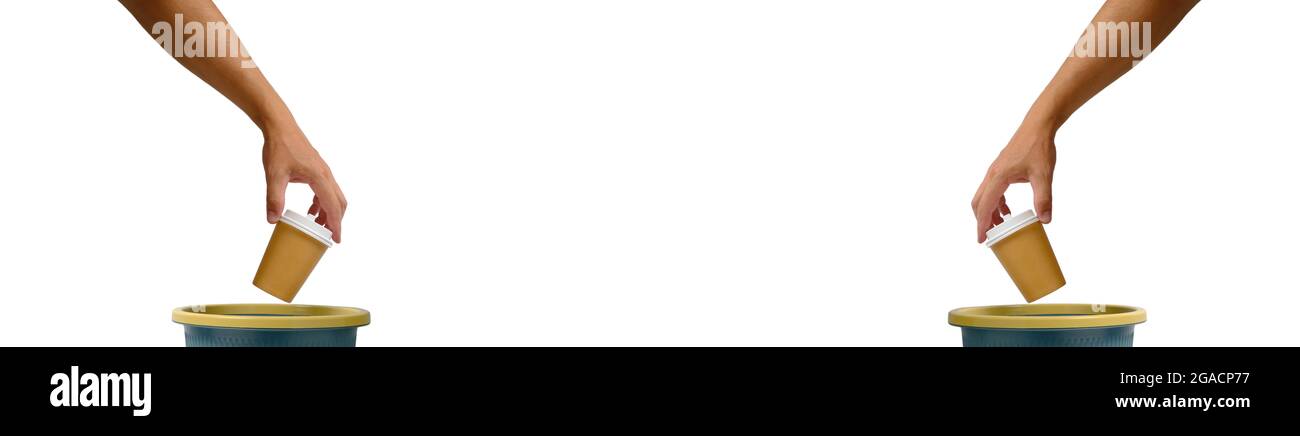 Bannière une main d'homme jette une tasse de café jetable dans la poubelle, sur fond blanc d'isolat Banque D'Images