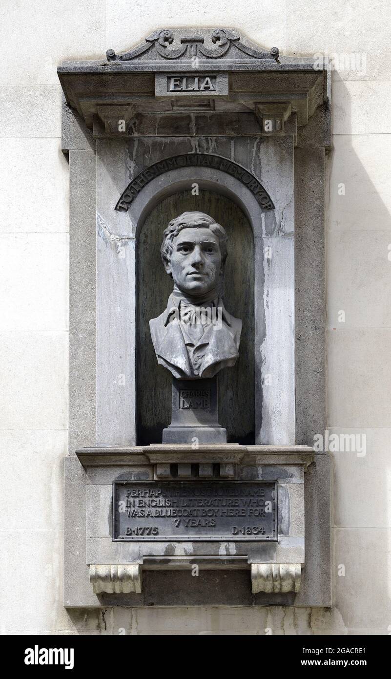 Londres, Angleterre, Royaume-Uni. Gitspur Street: Buste (1934) de Charles Lamb (1775-1834) auteur anglais. « à la mémoire immortelle de Charles Lamb. Peut-être le plus Banque D'Images