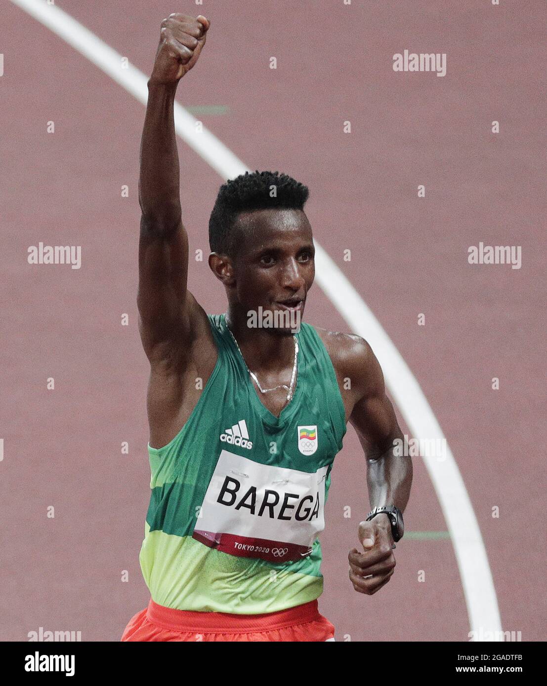 Tokyo, Japon. 30 juillet 2021. Selemon Barega en Ethiopie célèbre après avoir remporté la médaille d'or au 10000m masculin lors de la compétition Athlétique lors des Jeux Olympiques d'été de Tokyo, au Japon, le vendredi 30 juillet 2021. Photo de Bob Strong/UPI. Crédit : UPI/Alay Live News Banque D'Images