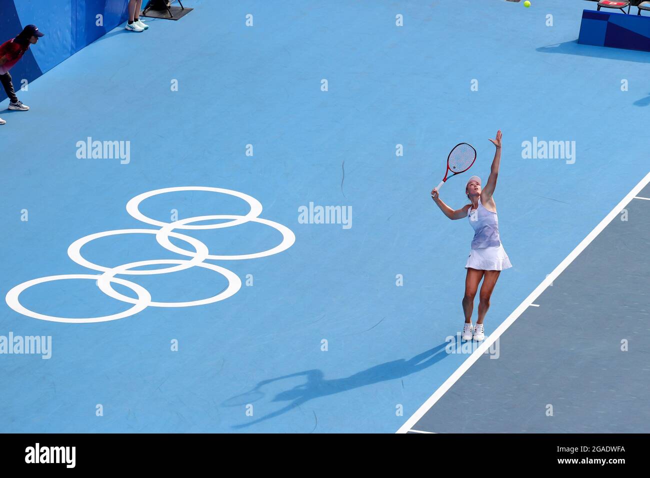 Tokyo, Japon, 29 juillet 2021. Elena Rybakina de Team Kazakhstan sert pendant le match semi-fin féminin de tennis entre Belinda Bencic de Team Switzerland et Elena Rybakina de Team Kazakhstan le jour 6 des Jeux Olympiques de Tokyo 2020. Credit: Pete Dovgan/Speed Media/Alay Live News Banque D'Images
