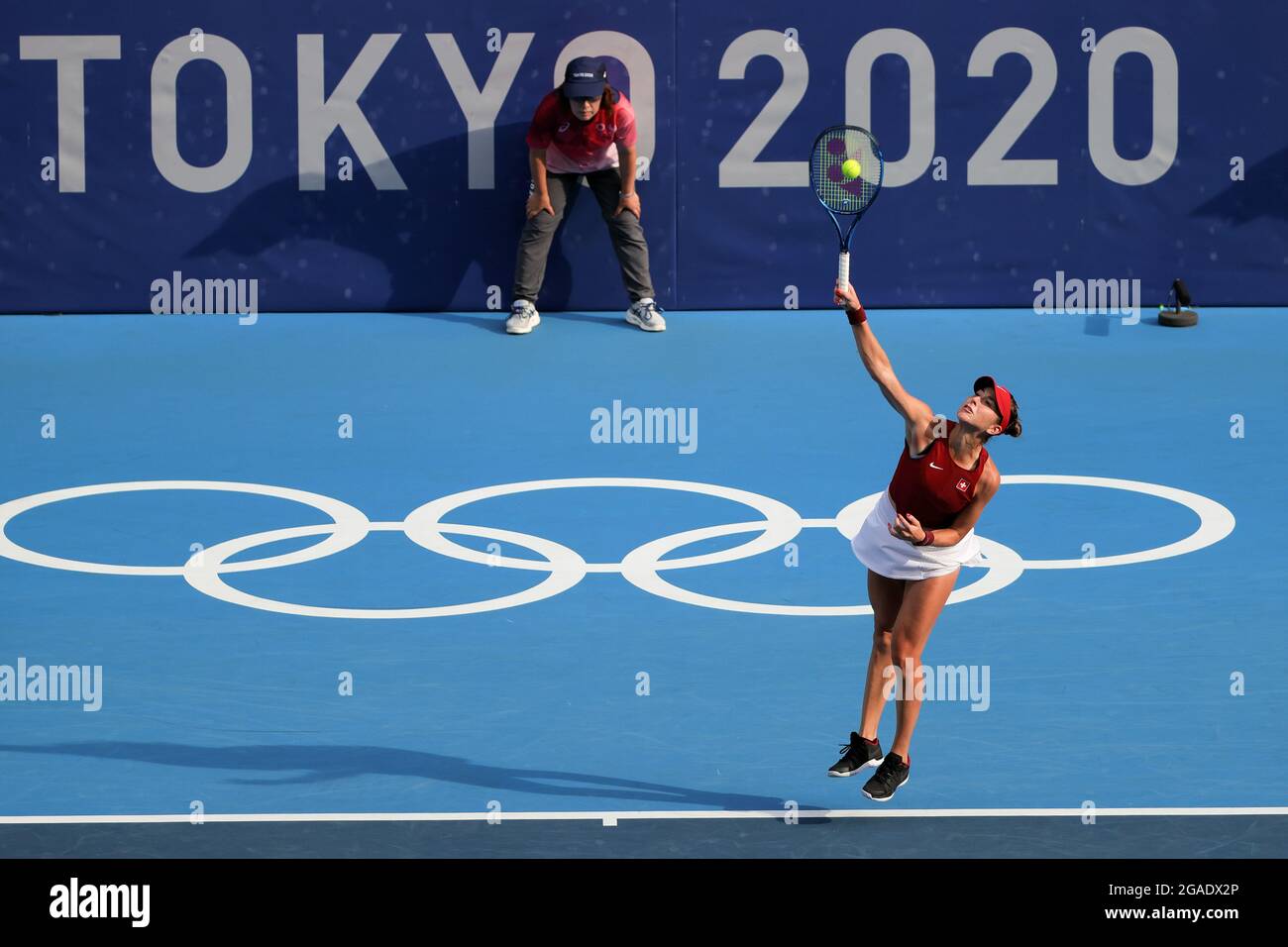Tokyo, Japon, 29 juillet 2021. Belinda Bencic de Team Switzerland sert pendant le match semi-fin féminin de tennis entre Belinda Bencic de Team Switzerland et Elena Rybakina de Team Kazakhstan le jour 6 des Jeux Olympiques de Tokyo 2020. Credit: Pete Dovgan/Speed Media/Alay Live News Banque D'Images
