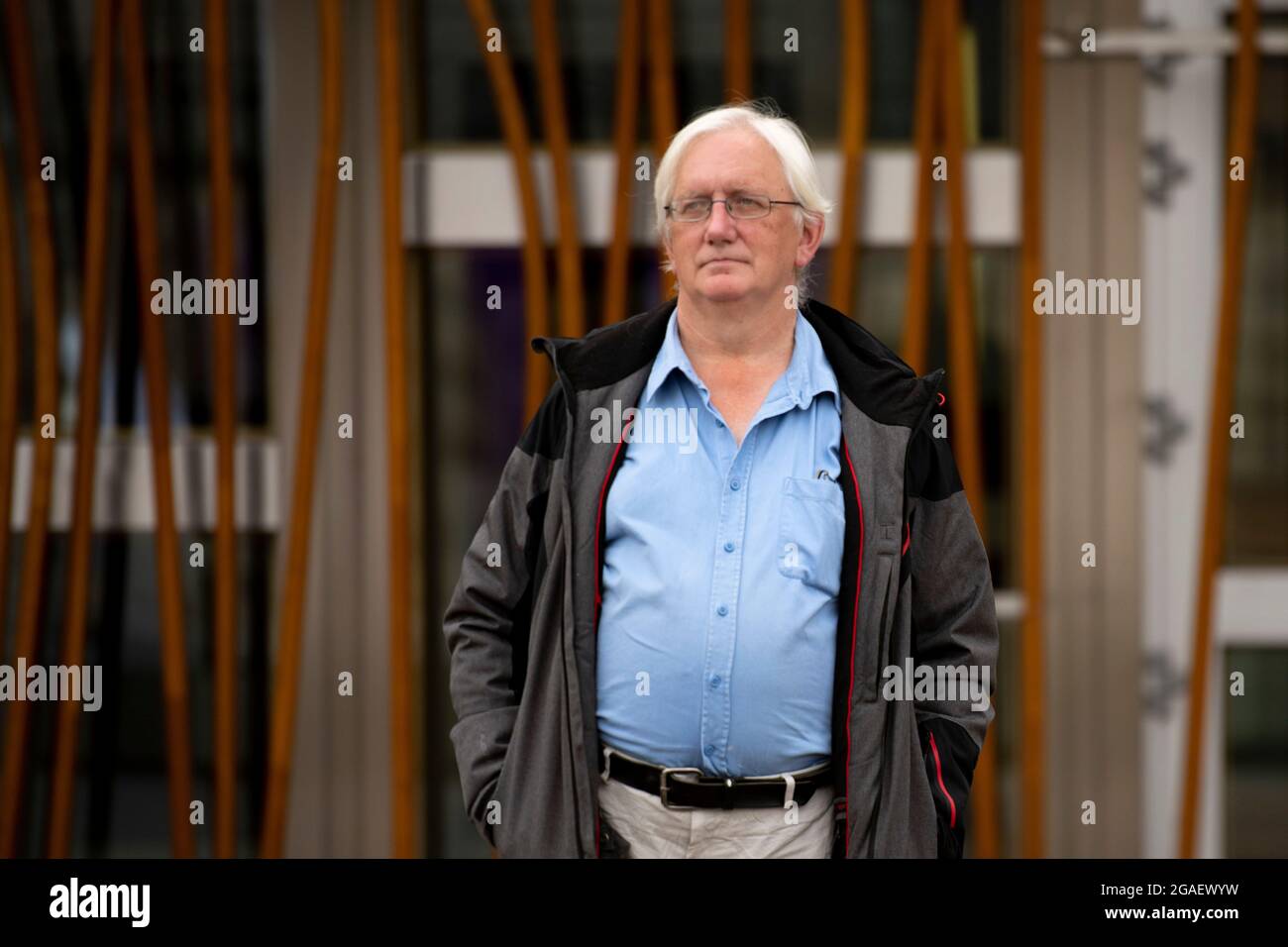 Édimbourg, Écosse, Royaume-Uni. 30 juillet 2021. EN PHOTO : Craig Murray, doit être emprisonné pendant huit mois après que Lady Dorian a ordonné à Craig Murray d'outrage au tribunal pour avoir identifié un témoin au cours du procès d'Alex Salmond l'année dernière. M. Murray a interjeté appel de cette décision sans succès. Ce dimanche à 11h, il doit se rendre à son poste de police local à St Leonards, Édimbourg. Crédit : Colin Fisher/Alay Live News Banque D'Images