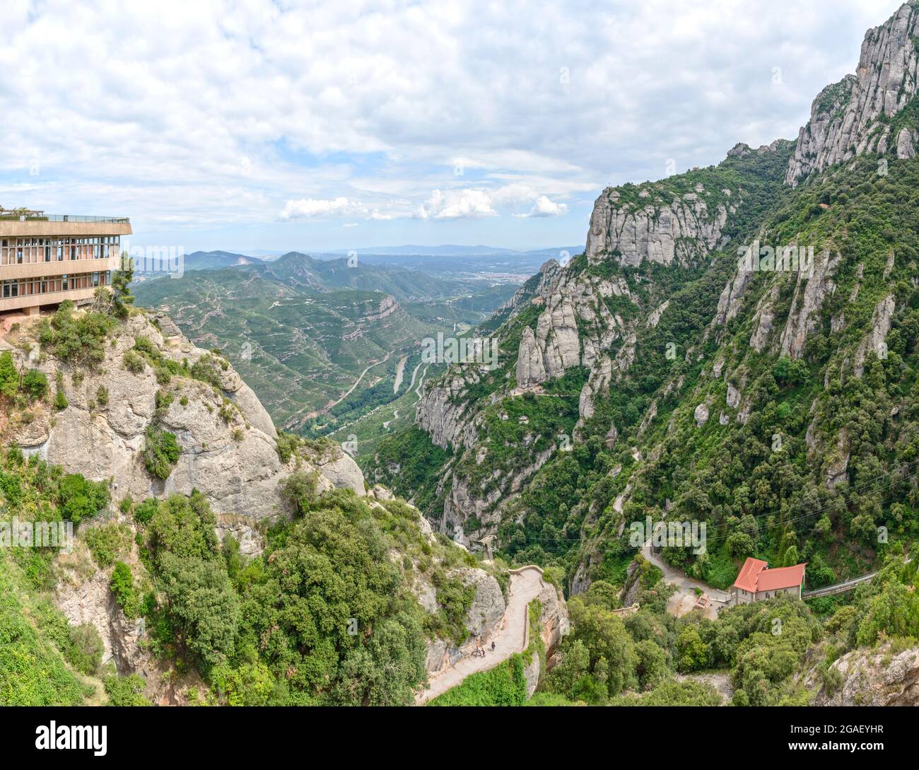 High angle vue panoramique sur la vallée de la rivière Llobregat Abbaye de Montserrat Serra de vers Collcardus, Catalogne, Espagne. Banque D'Images