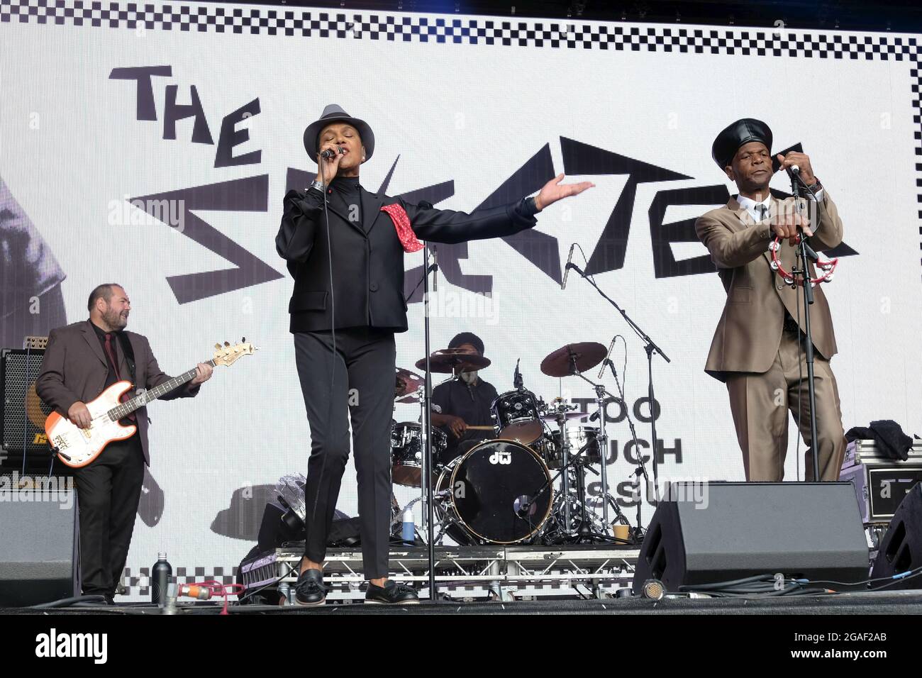 Lulworth, Dorset, 30 juillet 2021, Pauline Black et Arthur Gaps Hendrickson du groupe de 2 tons ska le Selecter en direct sur scène à Camp Beral , Lulworth, Dorset UK Credit: Dawn Fletcher-Park/Alay Live News Banque D'Images