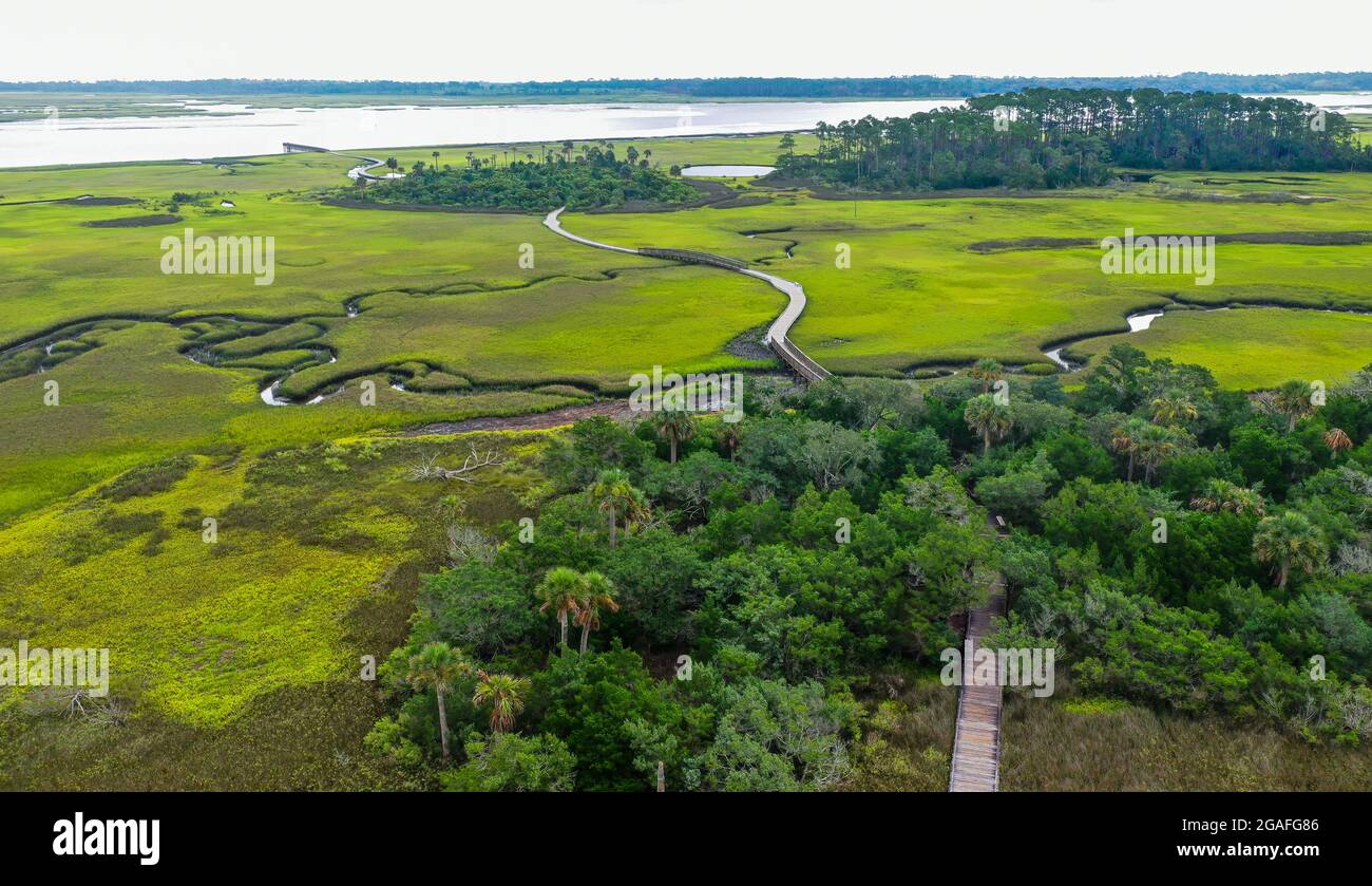 Vue aérienne du marais d'eau salée et de la rivière Tolomato à St. Augustine, Floride. Banque D'Images