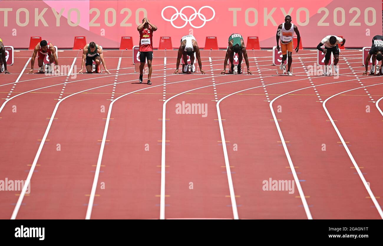 Tokyo, Japon. 31 juillet 2021. Aveni Miguel (3e L) d'Angola est disqualifié pendant la chaleur de 100m masculin aux Jeux Olympiques de Tokyo 2020 à Tokyo, Japon, le 31 juillet 2021. Credit: Jia Yuchen/Xinhua/Alay Live News Banque D'Images