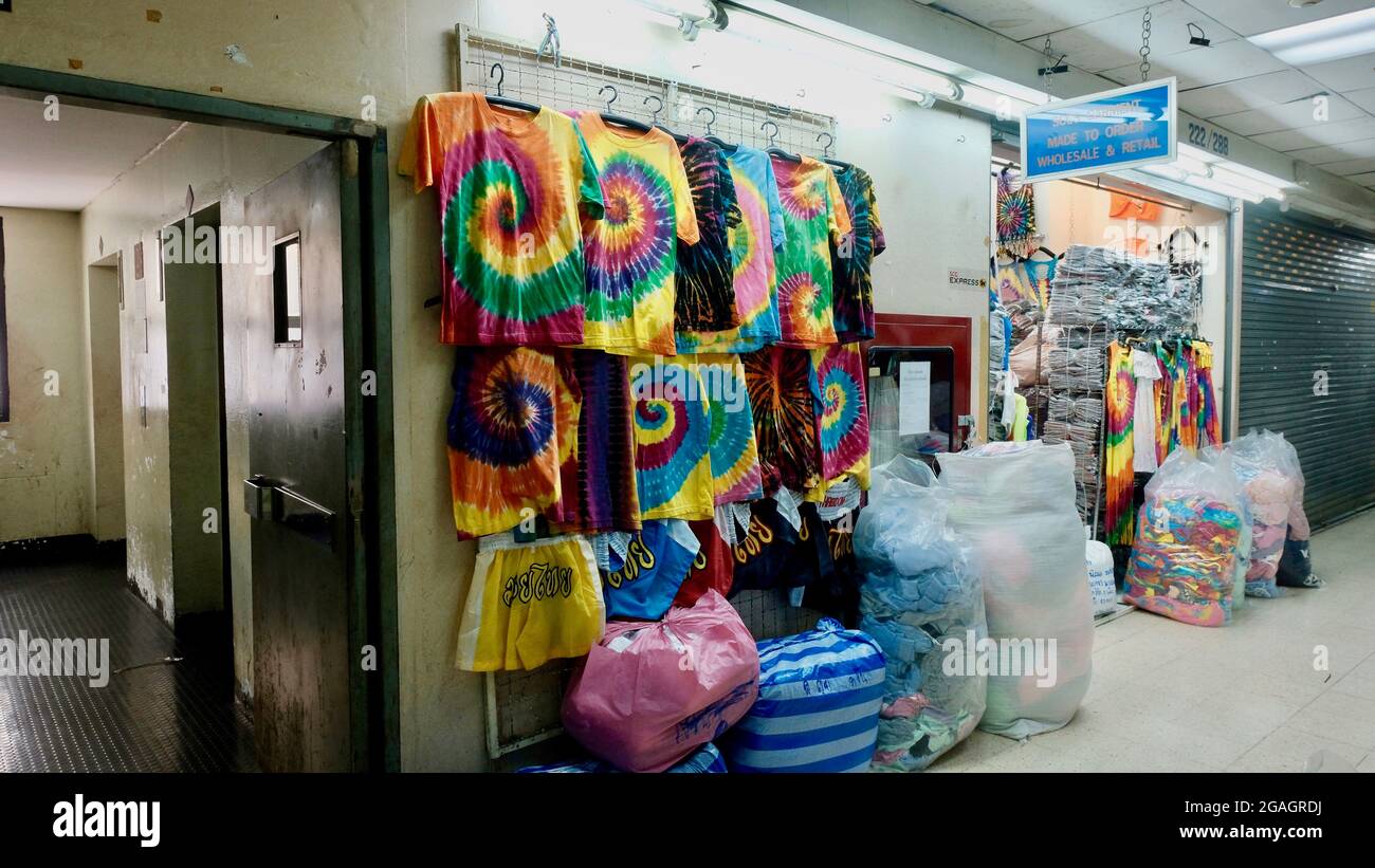T-shirts colorés Pratunam Market Bangkok Thaïlande Banque D'Images
