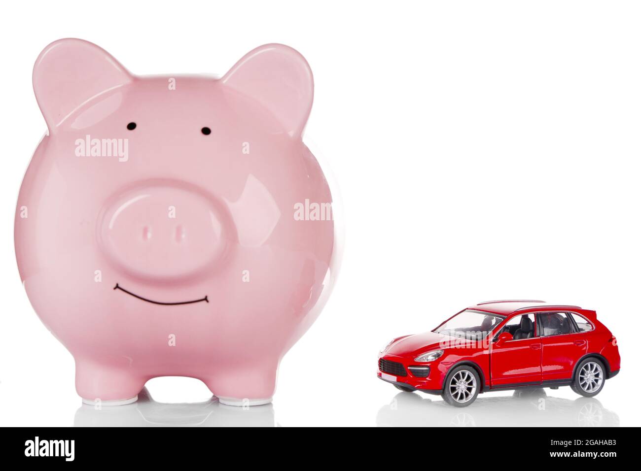 Pichon moneybox et jouet voiture isolé sur blanc Photo Stock - Alamy