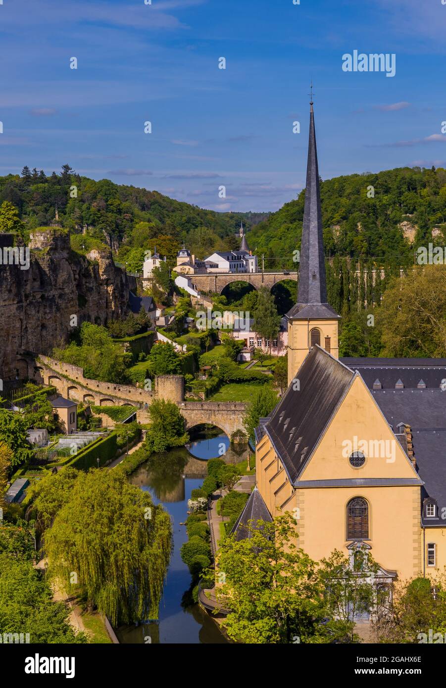 Vue panoramique aérienne de la vieille ville de Luxembourg, Luxembourg avec la ville de Grund Banque D'Images