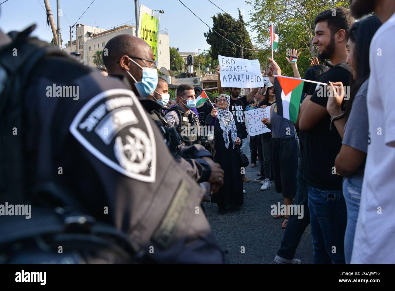 Jérusalem, Israël. 30 juillet 2021. Manifestation de solidarité palestinienne israélienne contre la déportation à Sheikh Jarrah, en vue de la discussion juridique sur l'appel des résidents du quartier devant la haute Cour de justice d'Israël, lundi prochain. Cheikh Jarach, Jérusalem. Israël / Palestine. 30 juillet 2021.(photo de Matan Golan/Alamy Live News) crédit: Matan Golan/Alamy Live News Banque D'Images