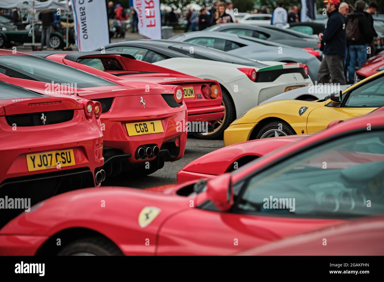 Towcester, Northamptonshire, Royaume-Uni. 31 juillet 2021. Ferrari Owners Club pendant l'anniversaire et les défilés du car Club pendant le Classic Motor Racing Festival au circuit Silverstone (photo de Gergo Toth / Alamy Live News) Banque D'Images