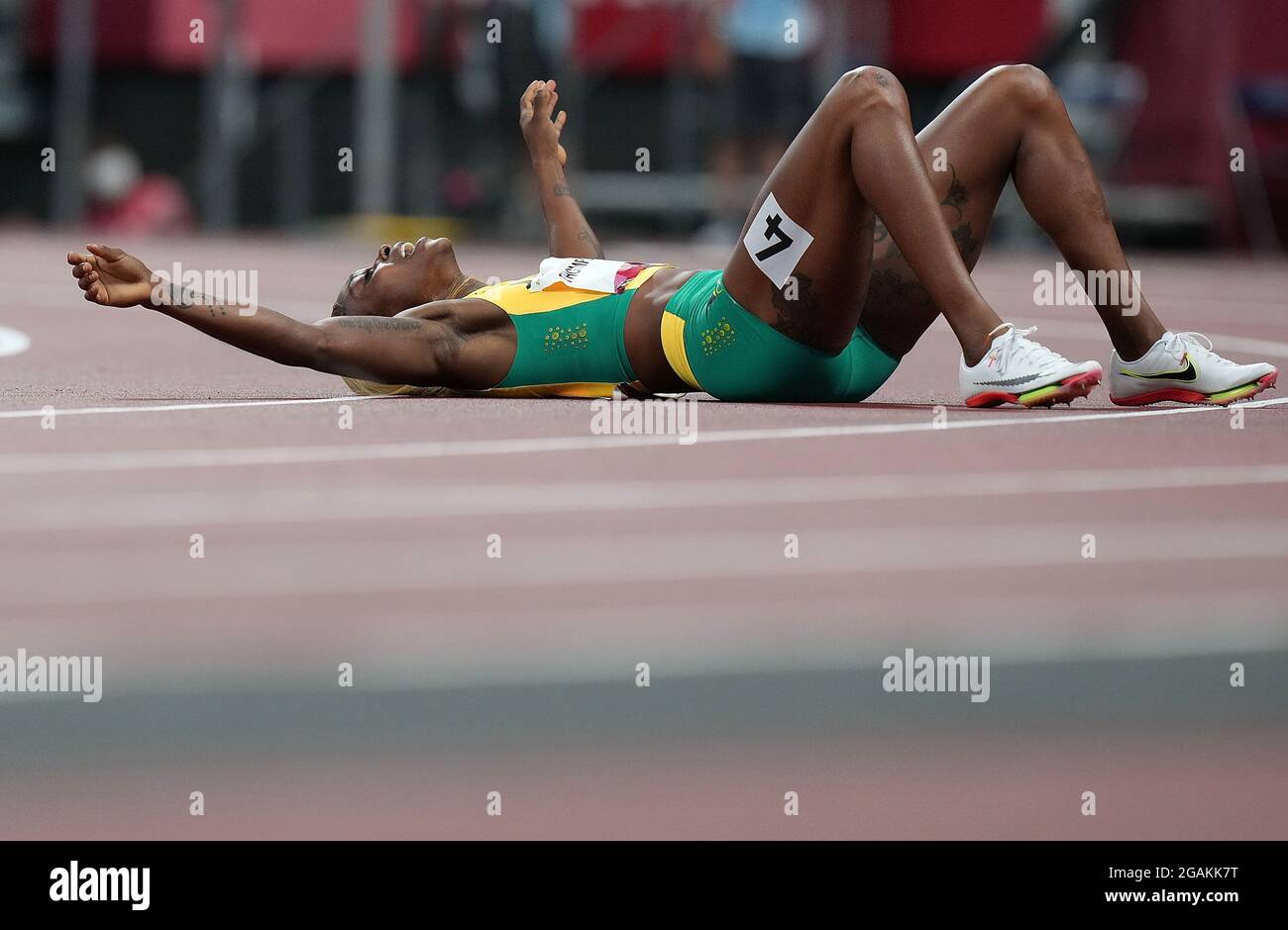 Tokyo, Japon. 31 juillet 2021. Elaine Thompson-Herah, de la Jamaïque, réagit lors de la finale du 100m féminin aux Jeux Olympiques de Tokyo 2020 à Tokyo, au Japon, le 31 juillet 2021. Crédit: Lui Siu Wai/Xinhua/Alay Live News Banque D'Images