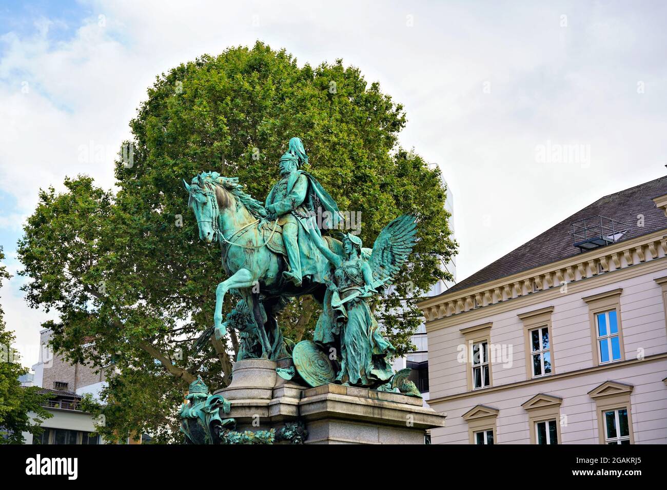 La statue équestre néo-baroque du Kaiser Wilhelm I., dévoilée le 18 octobre 1896. Sculpteur: Karl Janssen. Banque D'Images