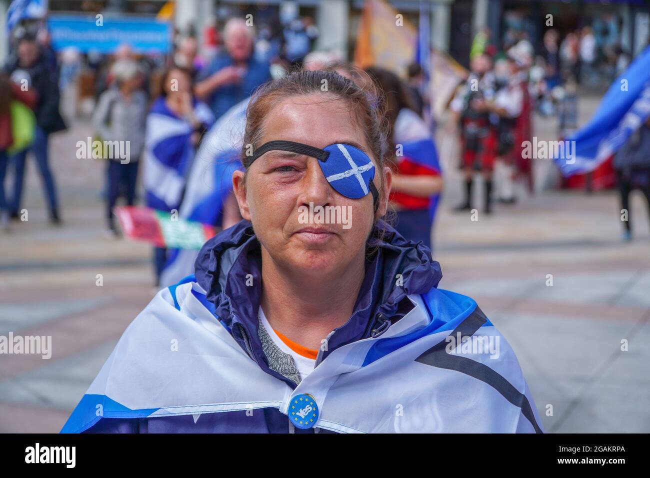 Caird Hall Square, Dundee, Tayside, Écosse, Royaume-Uni. 31 juillet 2021: Grande manifestation pour l'indépendance, organisée par le groupe "tous sous une bannière", plusieurs se sont réunis pour montrer leur soutien à l'indépendance des terres écossaises par rapport au Royaume-uni. Il s'agit de l'une des nombreuses manifestations organisées par le groupe dans toute l'Écosse, la prochaine étant prévue pour la base nucléaire de Faslane. (Crédit : stable Air Media/Alamy Live News) Banque D'Images