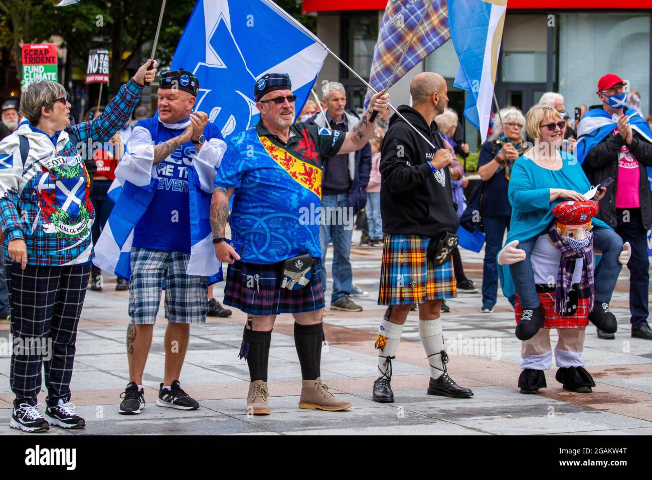 Dundee, Tayside, Écosse, Royaume-Uni. 31 juillet 2021. Politique britannique : le rassemblement statique All Under One Banner à Dundee avec Independence Live s'est réuni dans le centre-ville. Aujourd'hui, Dundee voit le plus grand rassemblement statique en faveur de l'indépendance depuis le déclenchement de Covid-19, et tous sous une bannière déclarant que le rassemblement est prévu pour Vas-y comme prévu. Crédit : Dundee Photographics/Alamy Live News Banque D'Images