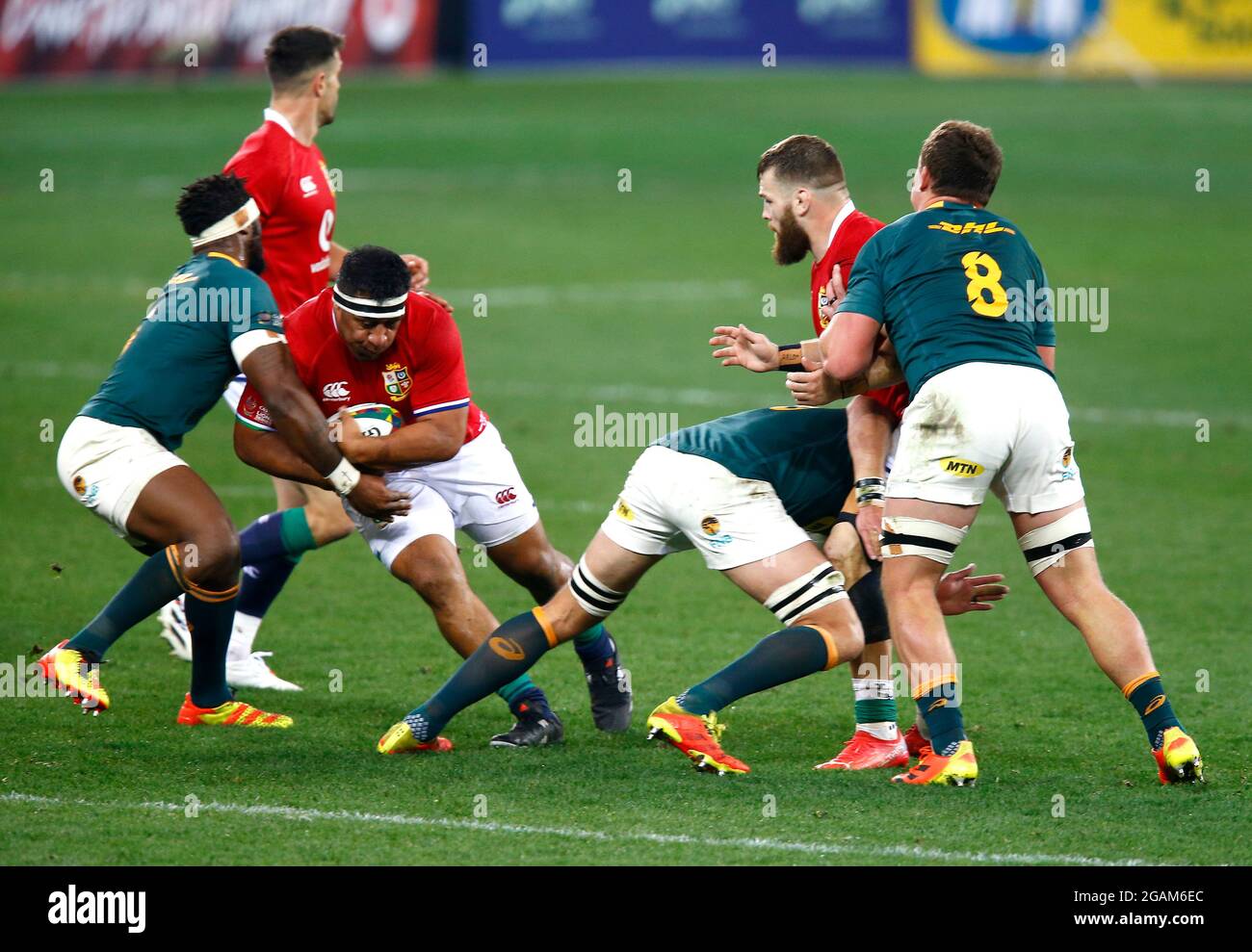 Luke Cowan-Dickie, Lions britanniques et irlandais, voit Mako Vunipola (à gauche), Lions britanniques et irlandais, tenter de dépasser Jasper Wiese, en Afrique du Sud, lors de la série Lions de Castle Lager, deuxième match de test au stade du Cap, en Afrique du Sud. Date de la photo: Samedi 31 juillet 2021. Banque D'Images