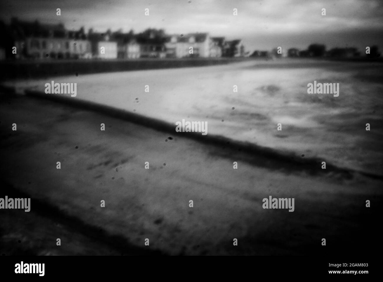 Photographie de trou d'épingle : baie de Saint-Vaast la Hougue vue à marée basse, Saint-Vaast la Hougue, département de la Manche, Cotentin, Normandie, France Banque D'Images