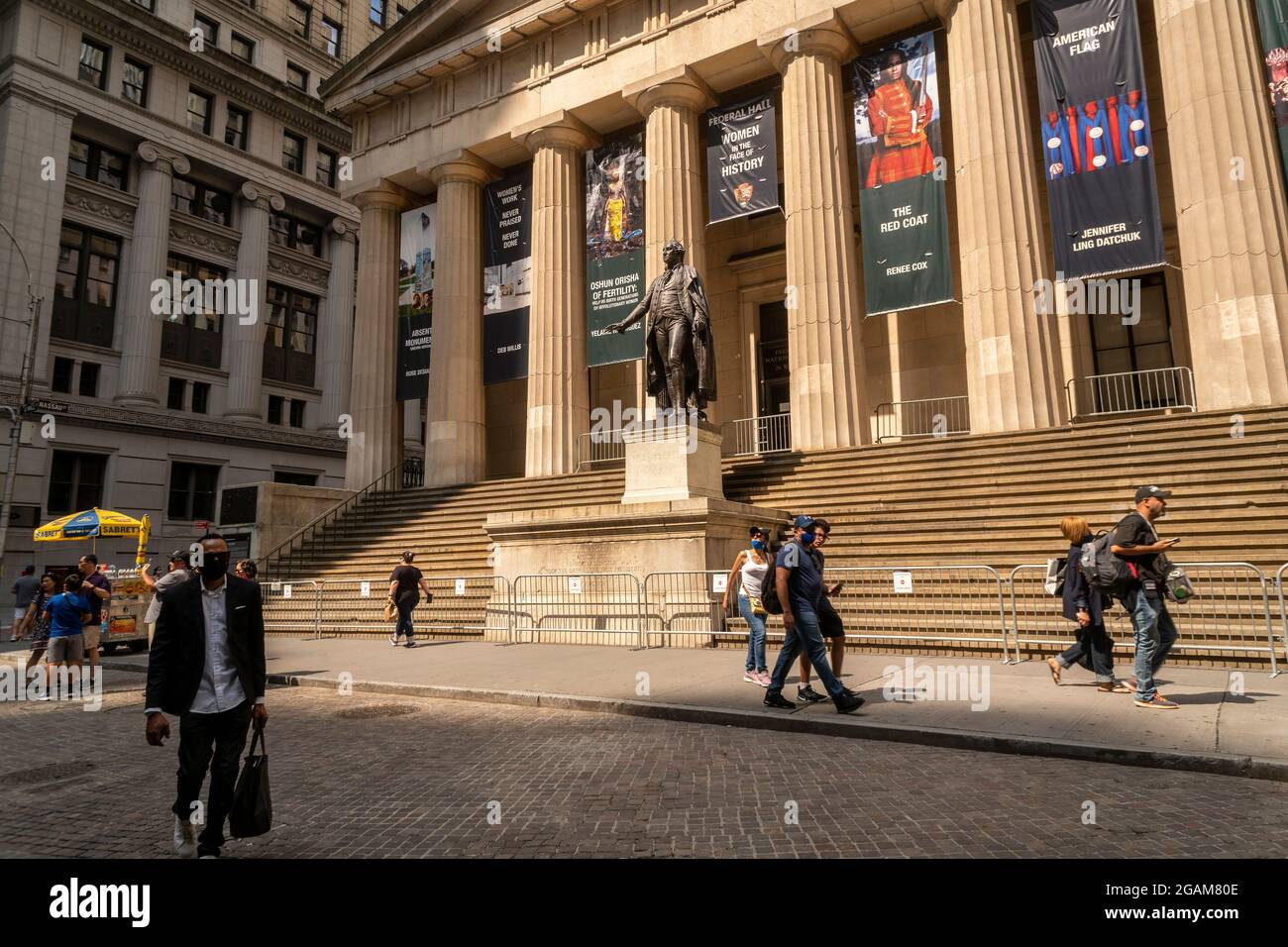 Federal Hall National Memorial à Lower Manhattan à New York le jeudi 22 juillet 2021. En raison de « plusieurs conditions de pierres défaillantes », Federal Hall est prévu d'être couvert d'échafaudages avec les marches populaires fermées. (© Richard B. Levine) Banque D'Images