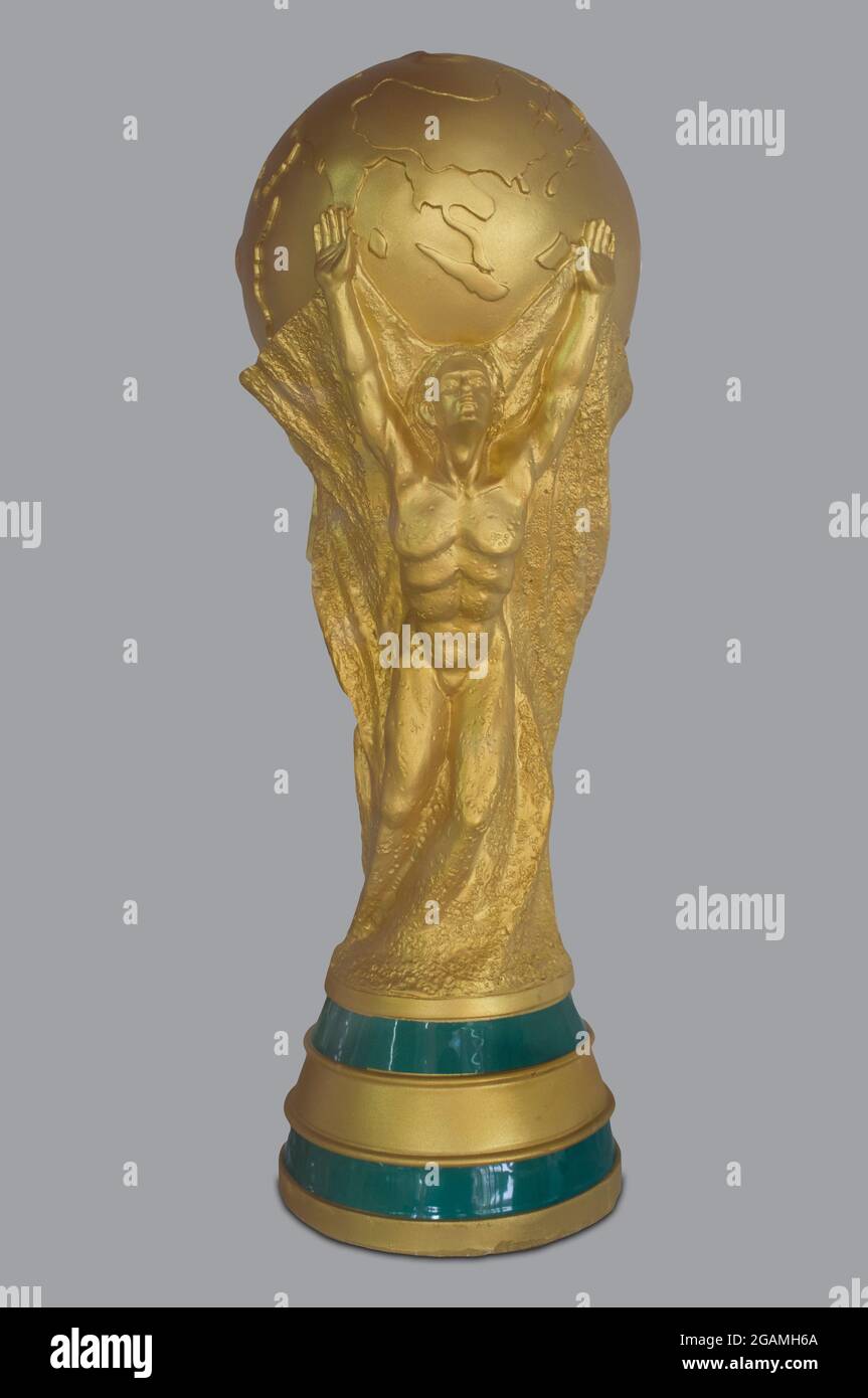 Réplique du trophée de la coupe du monde de la FIFA. Isolé Banque D'Images