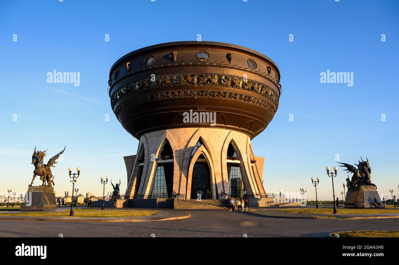 Kazan Wedding Palace (Centre familial) en été, Tatarstan, Russie. C'est un monument historique de Kazan. Bel immeuble inhabituel, à l'attention des touristes Banque D'Images