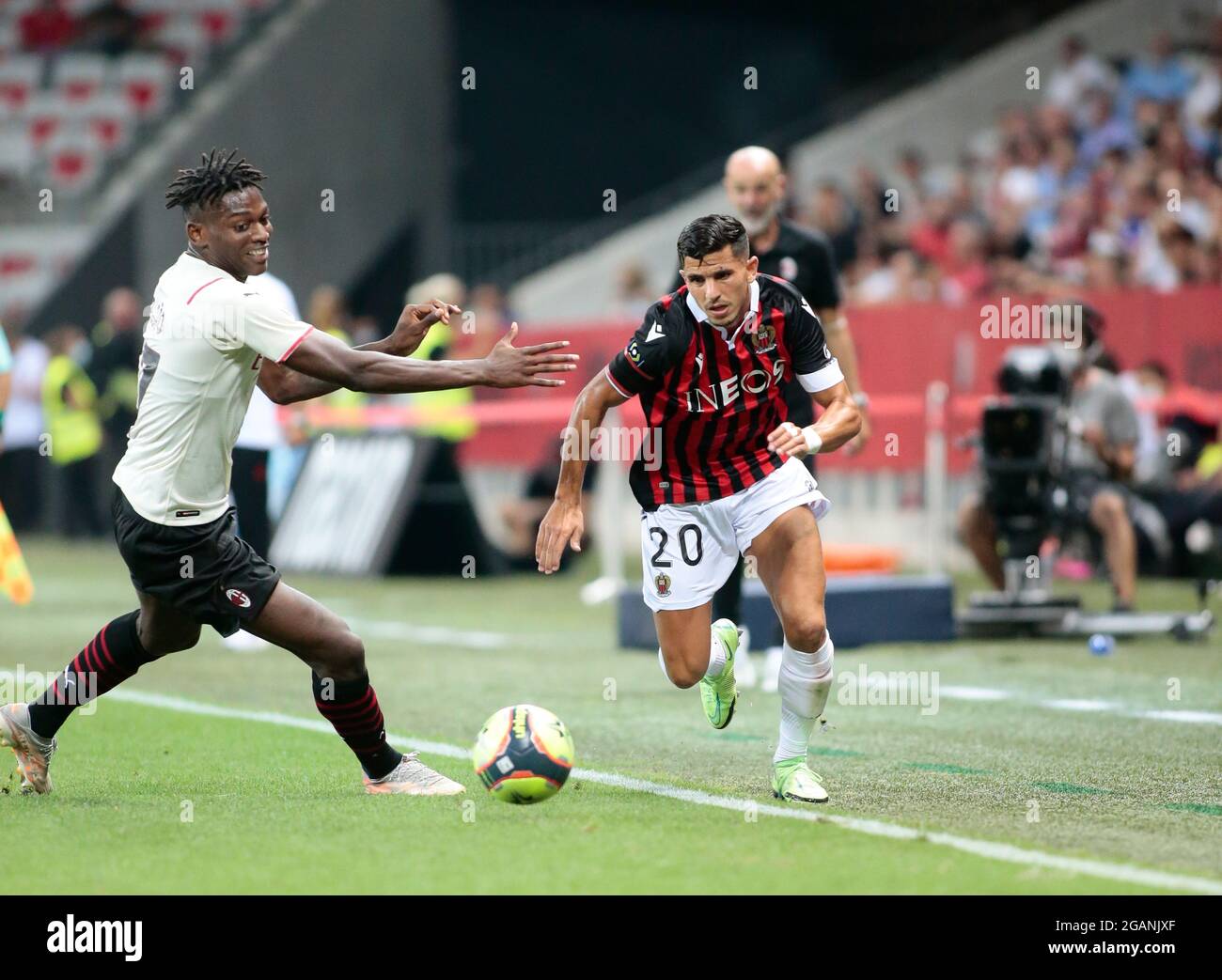 Youcef Atal (OGC Nice) et Rafael Leao (AC Milan) lors du match de football pré-saison entre OGC Nice et AC Milan le 31 juillet 2021 à Allianz Riviera à Nice, France - photo Nderim Kaceli / DPPI Banque D'Images