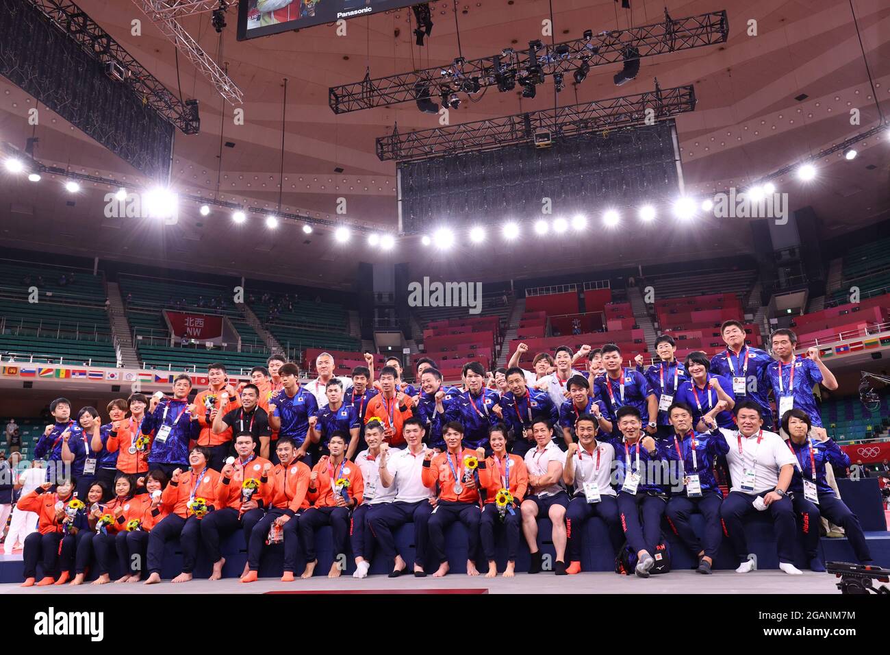 Tokyo, Japon. 31 juillet 2021. Groupe d'équipe du Japon (JPN) Judo : cérémonie de la Médaille de l'équipe mixte lors des Jeux Olympiques de Tokyo 2020 au Nippon Budokan à Tokyo, Japon . Credit: Jun Tsukida/AFLO/Alamy Live News Banque D'Images