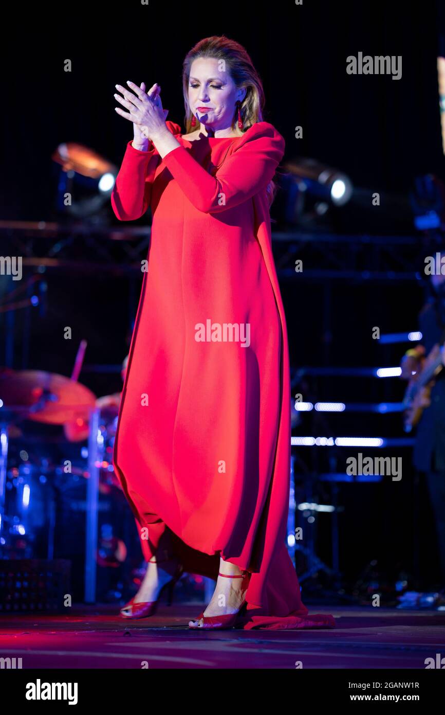 Madrid, Espagne. 31 juillet 2021. La chanteuse espagnole Niña Pastori, nom artistique de Maria Rosa García se produit en direct pendant le festival de musique Noches del Botanico au Real Jardín Botánico Alfonso XIII Crédit : SOPA Images Limited/Alamy Live News Banque D'Images