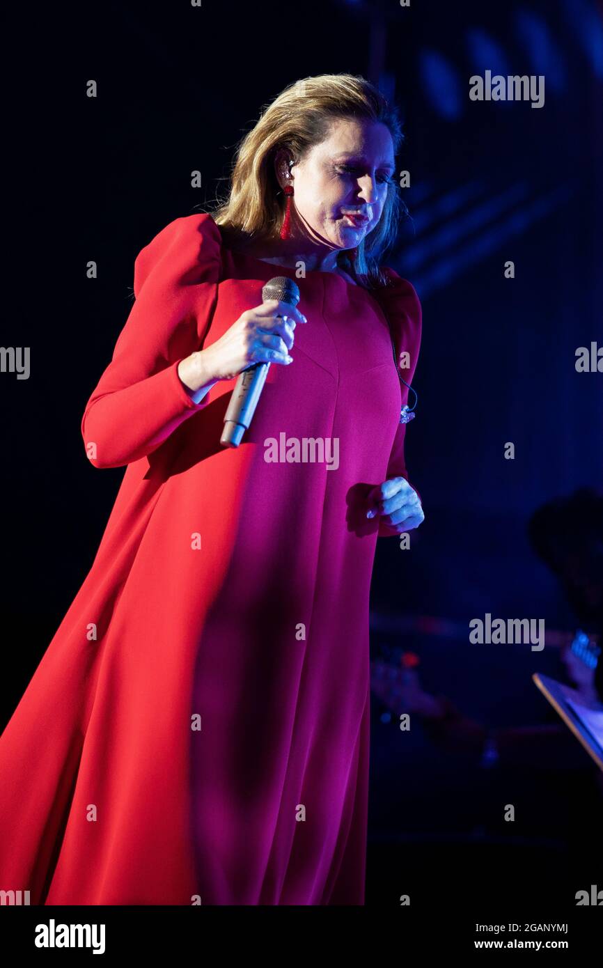 Madrid, Espagne. 31 juillet 2021. La chanteuse espagnole Niña Pastori, nom artistique de Maria Rosa García se produit en direct pendant le festival de musique Noches del Botanico au Real Jardín Botánico Alfonso XIII (Photo par Atilano Garcia/SOPA Images/Sipa USA) crédit: SIPA USA/Alay Live News Banque D'Images