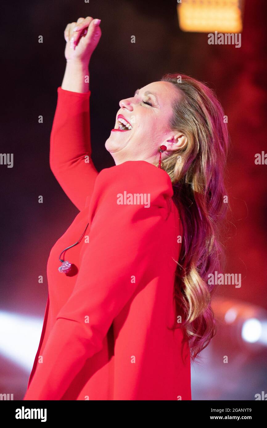 Madrid, Espagne. 31 juillet 2021. La chanteuse espagnole Niña Pastori, nom artistique de Maria Rosa García se produit en direct pendant le festival de musique Noches del Botanico au Real Jardín Botánico Alfonso XIII (Photo par Atilano Garcia/SOPA Images/Sipa USA) crédit: SIPA USA/Alay Live News Banque D'Images