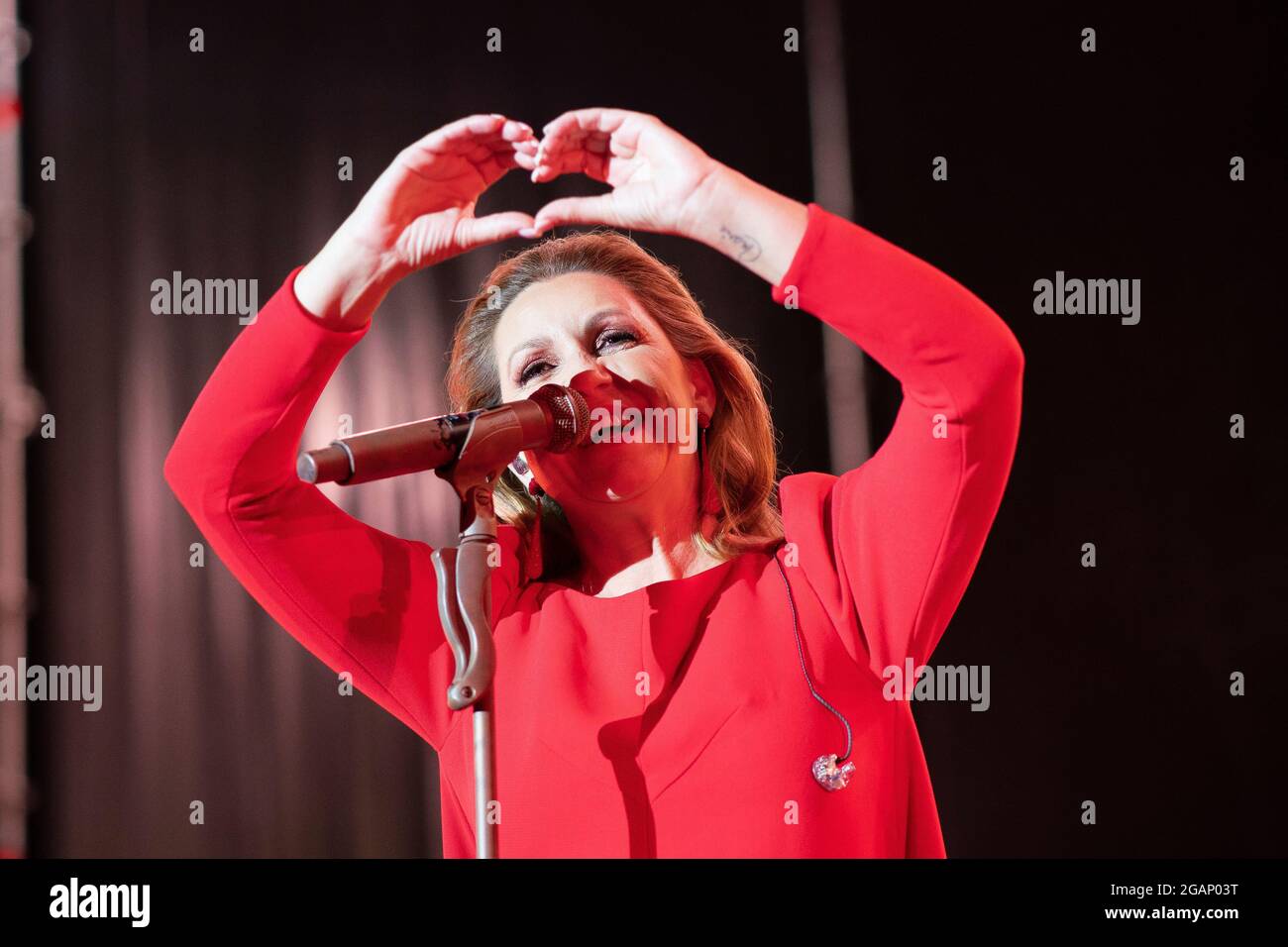La chanteuse espagnole Niña Pastori, nom artistique de Maria Rosa García se produit en direct pendant le festival de musique Noches del Botanico au Real Jardín Botánico Alfonso XIII (Photo par Atilano Garcia / SOPA Images / Sipa USA) Banque D'Images