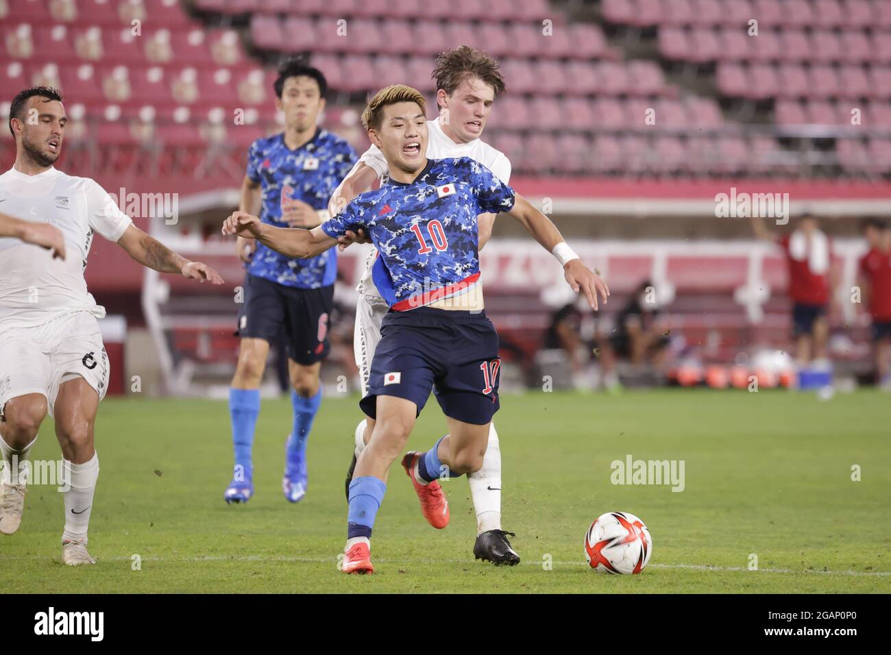 Joe BELL (NZL) Ritsu DOAN (JPN) pendant les Jeux Olympiques Tokyo 2020, quart de finale des hommes de football entre le Japon et la Nouvelle-Zélande le 31 juillet 2021 au stade Ibaraki Kashima à Kashima, Japon - photo Kishimoto / DPPI Banque D'Images