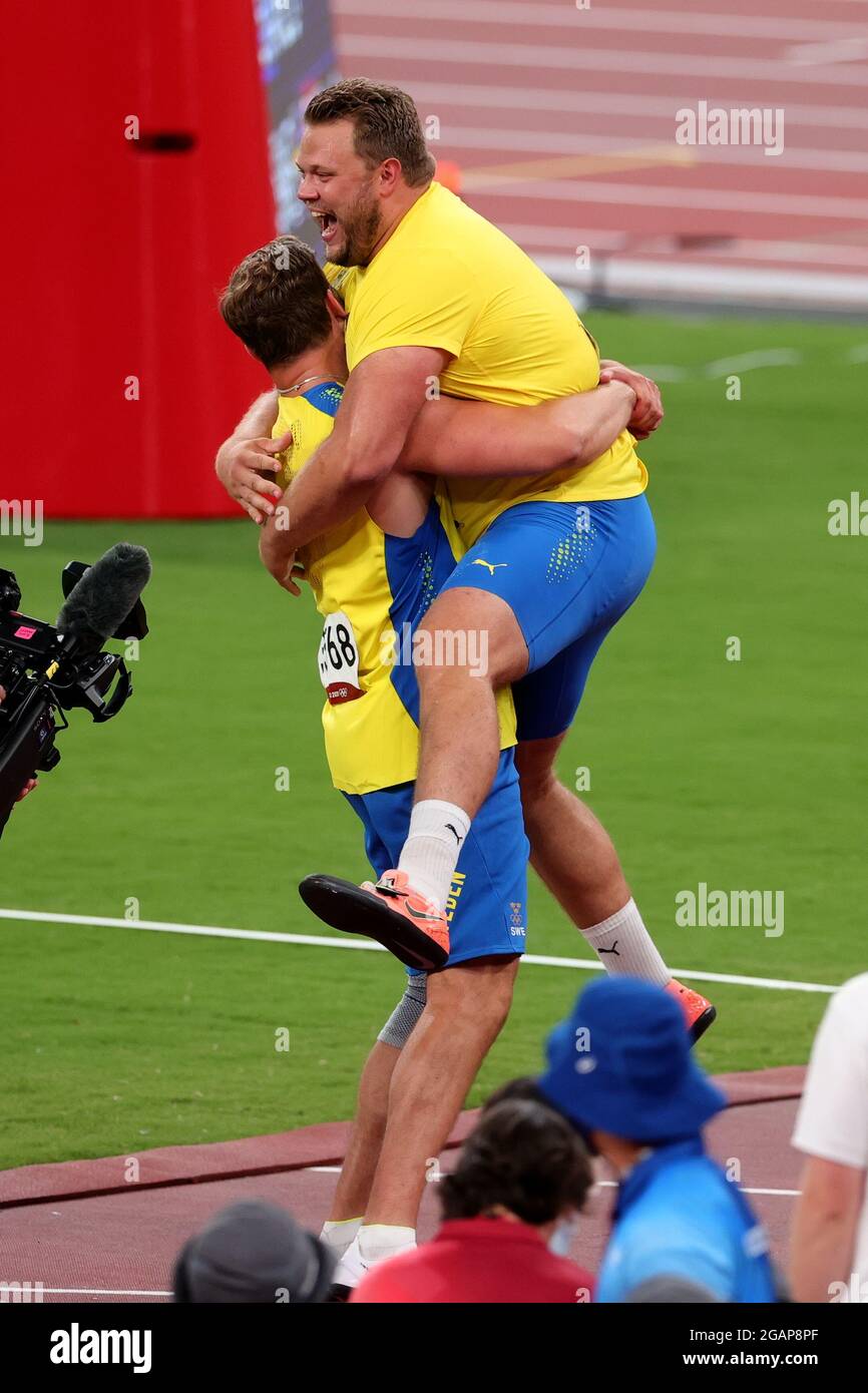 Tokyo, Japon, 31 juillet 2021. Daniel Stahl de Team Sweden et Simon Pettersson de Team Sweden célèbrent leur première et deuxième place après la finale de lancement de Men's Discus le jour 8 des Jeux Olympiques de Tokyo en 2020. Credit: Pete Dovgan/Speed Media/Alay Live News. Credit: Pete Dovgan/Speed Media/Alay Live News. Credit: Pete Dovgan/Speed Media/Alay Live News. Credit: Pete Dovgan/Speed Media/Alay Live News Banque D'Images