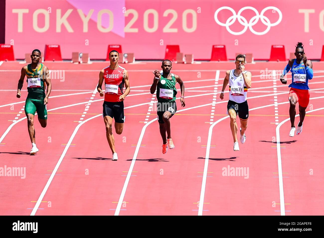 Arabie Saoudite Mazen Moulan Al Yassin et le Belge Kevin Borlee photographiés en action pendant les épreuves de la course de 400 m pour hommes à la compétition d'athlétisme o Banque D'Images