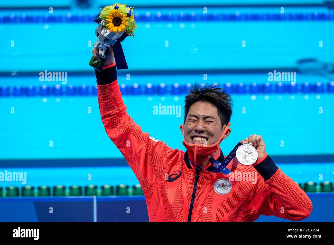 TOKYO, JAPON - JUILLET 28 : Tomoru Honda du Japon célèbre la médaille d'argent après avoir concourir chez les hommes 200 Butterfly pendant l'Olym de Tokyo 2020 Banque D'Images