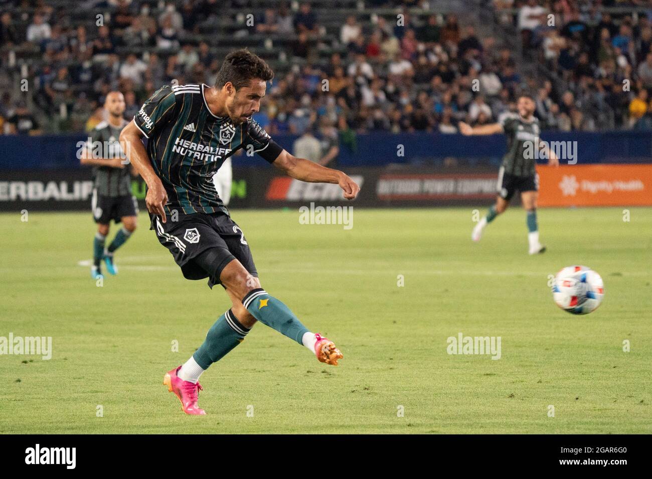 L'attaquant du Galaxy de Los Angeles Ethan Zubak (29 ans) tire lors d'un match de la MLS contre les Timbers de Portland, vendredi 30 juillet 2021, à Los Angeles, CA. le Galaxy a battu les Timbers 4-1. (Jon Endow/image du sport via la PB) Banque D'Images