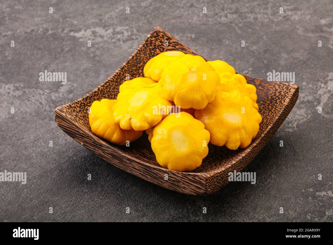 Bebe Patisson Marine Dans Le Bol Photo Stock Alamy