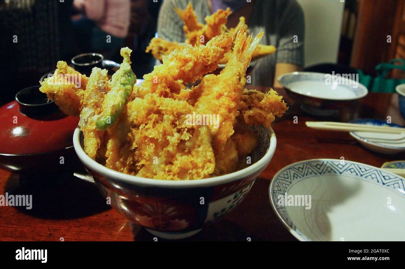 Fondé en 1889, 'Dote no Iseya', ce restaurant rétro sert le tempura et est bien connu à Tokyo. Banque D'Images